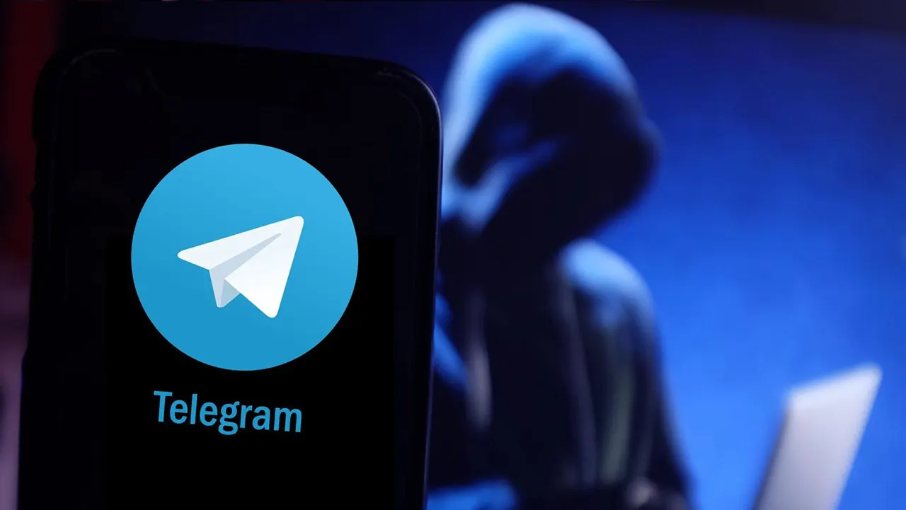 برای جلوگیری از هک تلگرام، لازم است نکات امنیتی را رعایت کرد و رمزعبور و کد ورود به حساب را در اختیار کسی قرار ندهید.